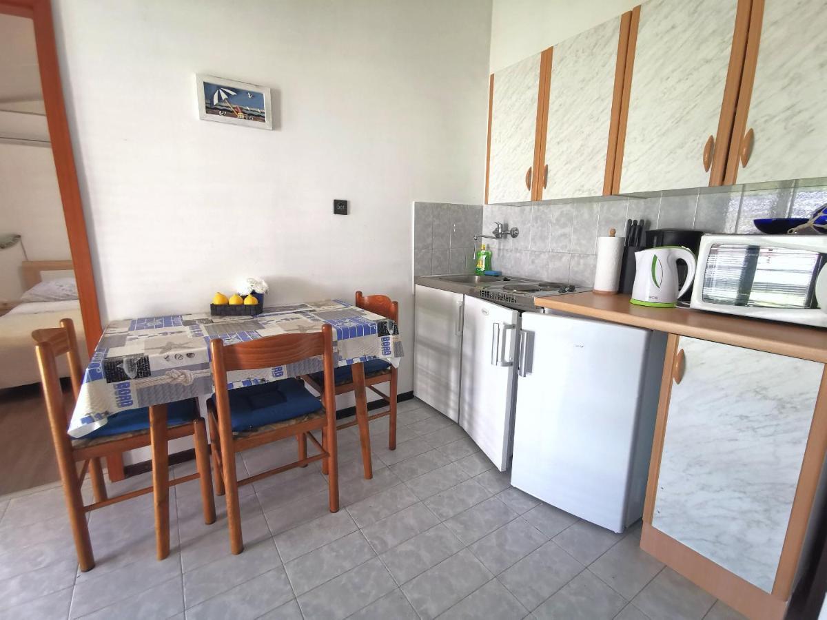 Apartmani Andrea พูลา ภายนอก รูปภาพ